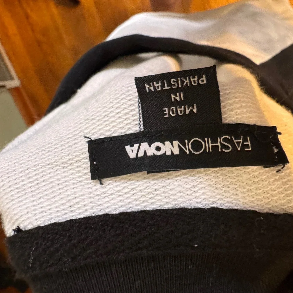 Fashion Nova Womens Cropped Raglan‎ Sweatshirt White Black Small 10397CL_BLACK